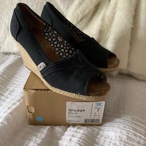 TOMS black canvas wedge